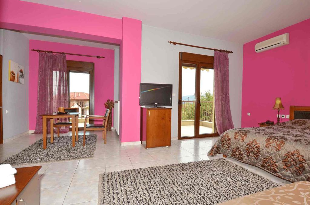 Hotel Philippion Káto Loutrákion Esterno foto