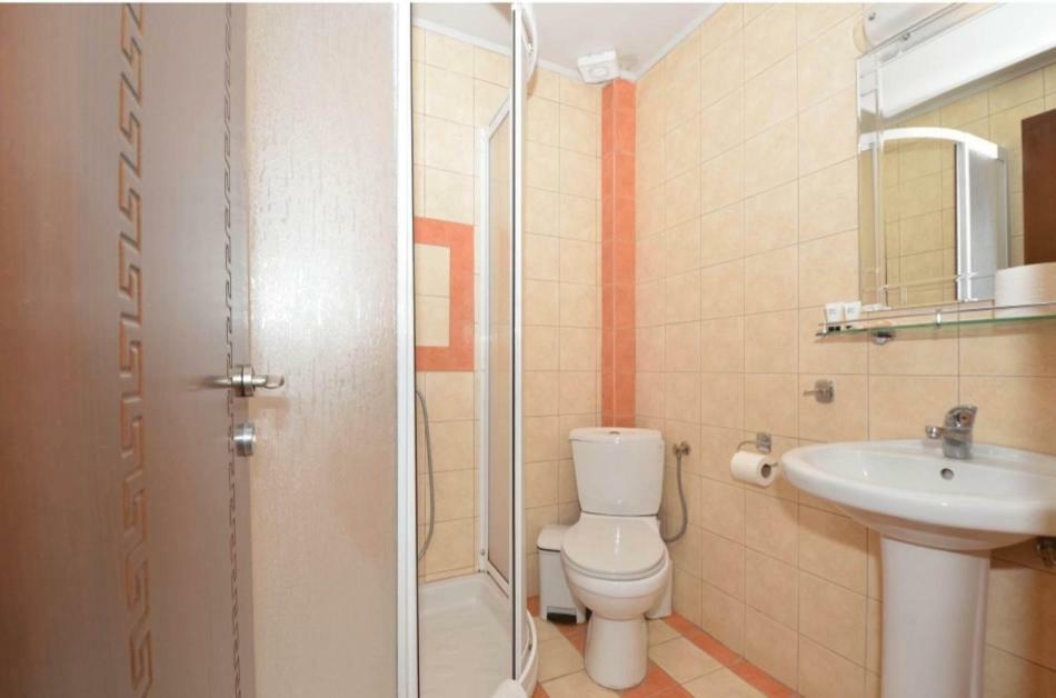 Hotel Philippion Káto Loutrákion Esterno foto