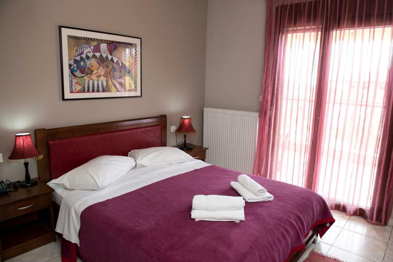 Hotel Philippion Káto Loutrákion Esterno foto