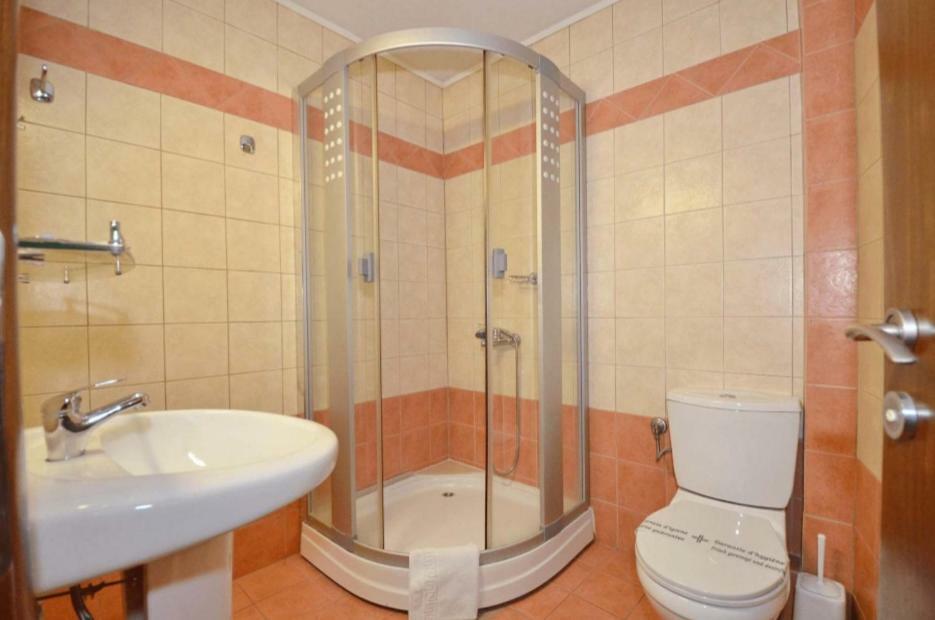 Hotel Philippion Káto Loutrákion Esterno foto