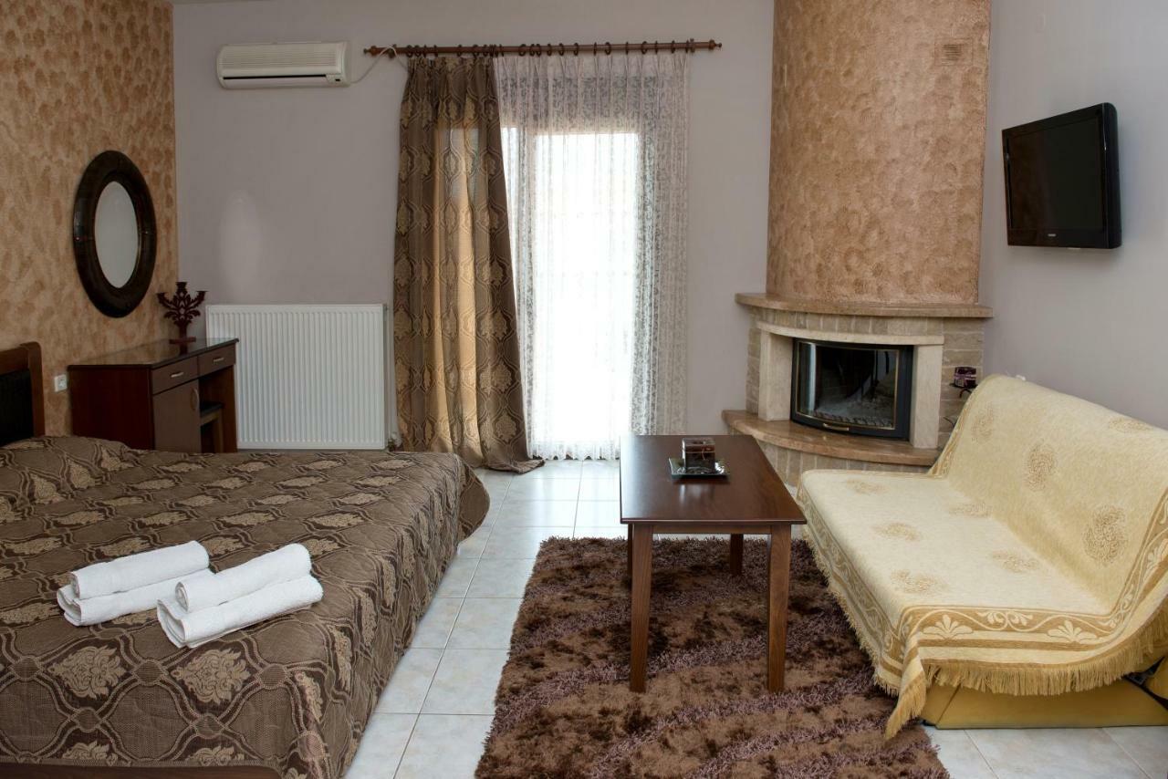 Hotel Philippion Káto Loutrákion Esterno foto