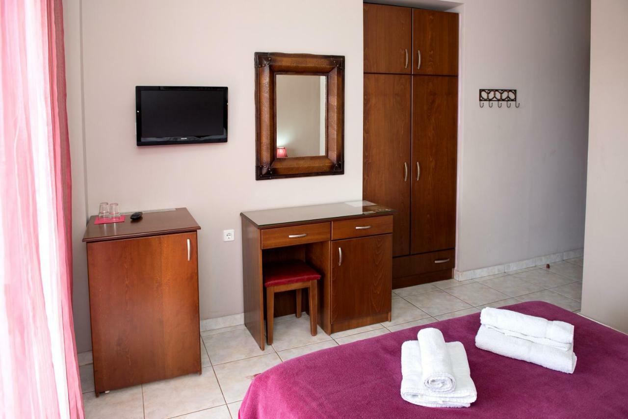 Hotel Philippion Káto Loutrákion Esterno foto